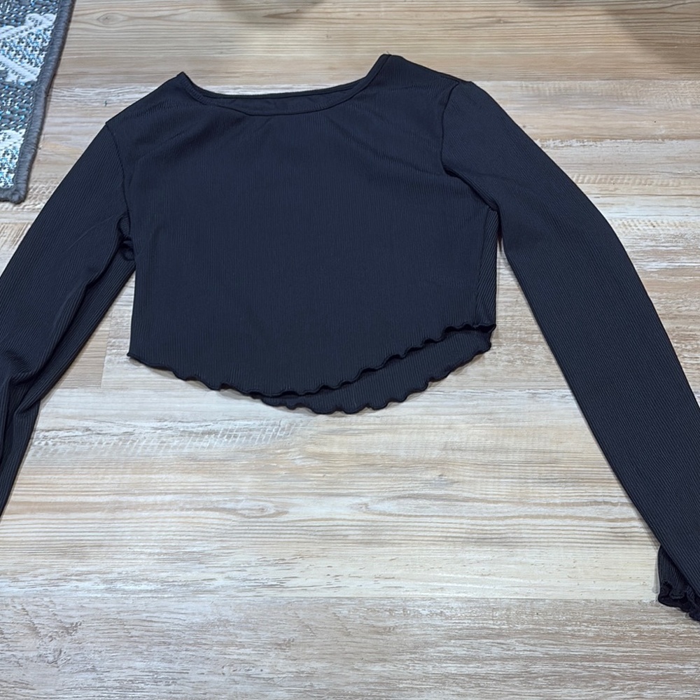 SHEIN Black Asymmetrical Long Sleeve Crop Top